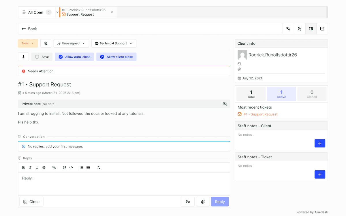 A single Awedesk ticket showing the reply editor, private notes panel, and client information sidebar.